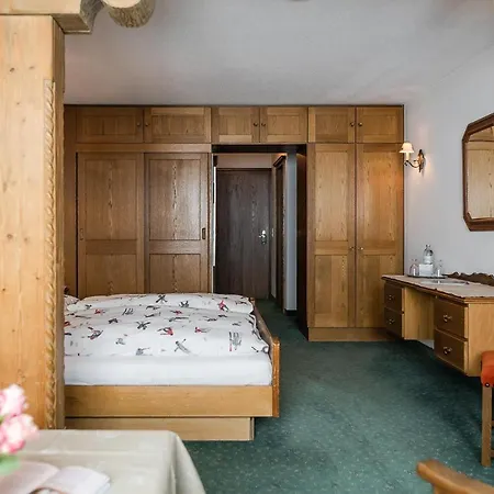 Guggis Hotel Zürs